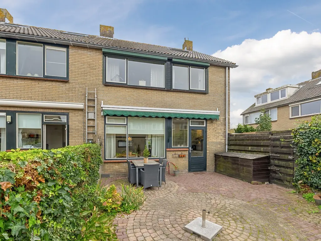 Nicolaas Beetsstraat 1, HELLEVOETSLUIS