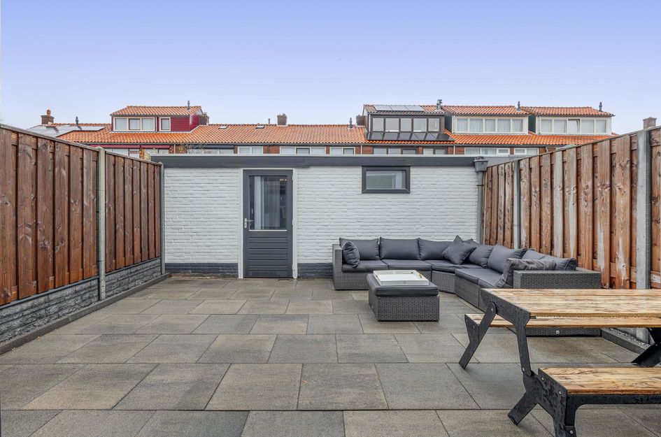 Tussenwoning te koop: P C de Vinckstraat 7, Hellevoetsluis