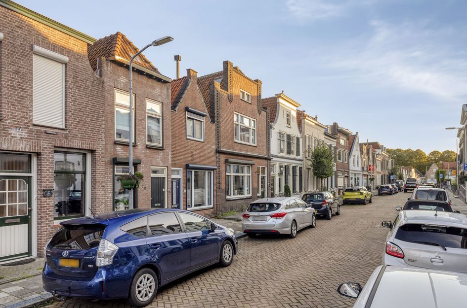 Hoekwoning te koop: Voorstraat 40, Dirksland