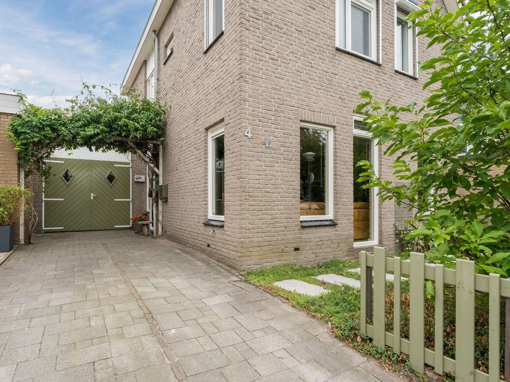 Botter 4, Woerden