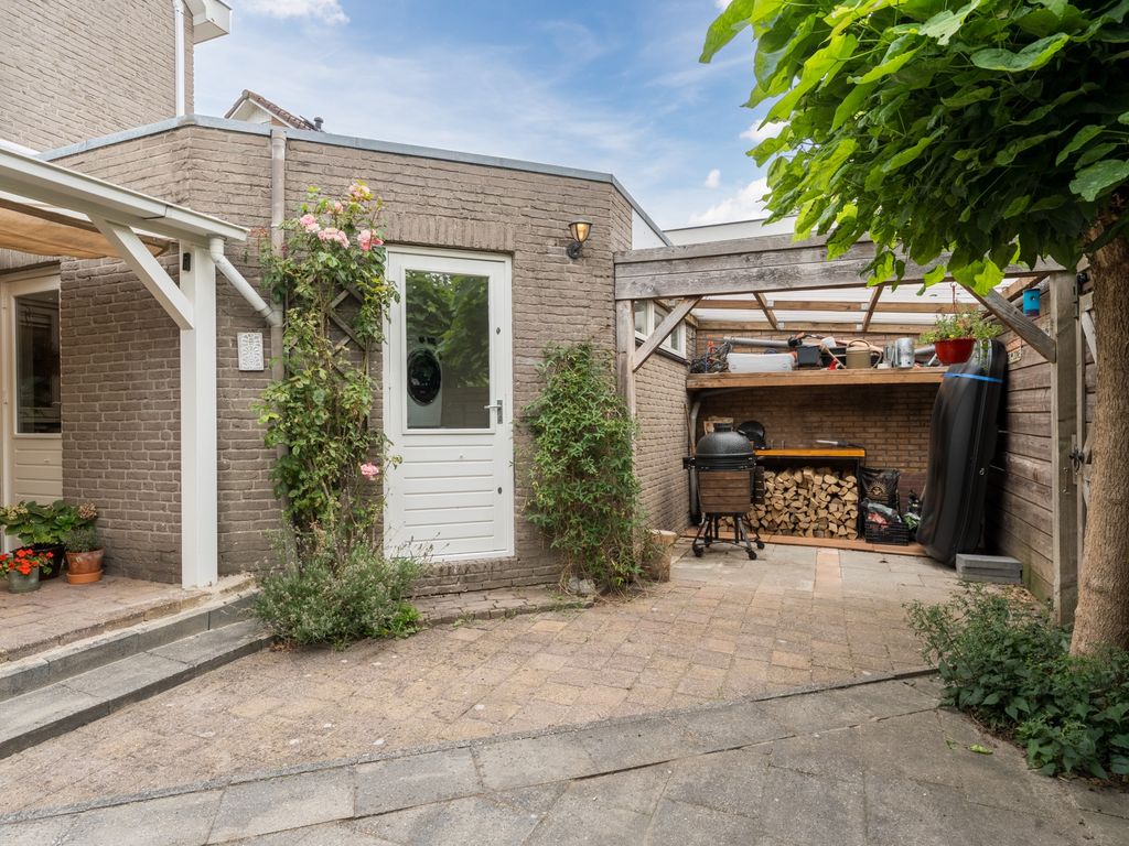 Botter 4, Woerden