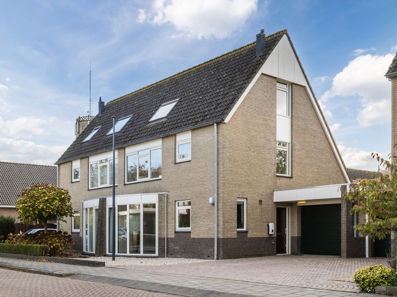 Burg. v. Dobben de Bruijnstraat 38, BODEGRAVEN