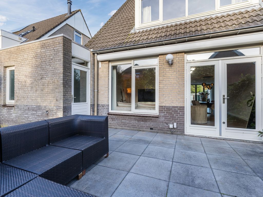 Burg. v. Dobben de Bruijnstraat 38, BODEGRAVEN