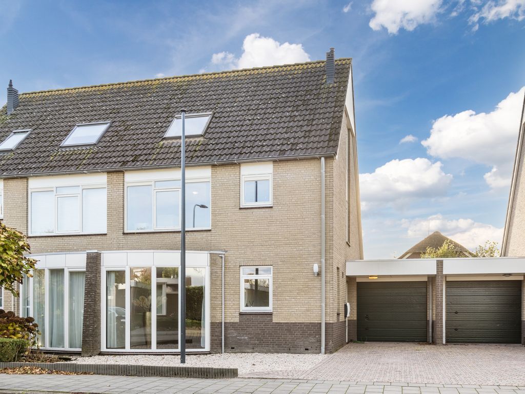 Burg. v. Dobben de Bruijnstraat 38, BODEGRAVEN