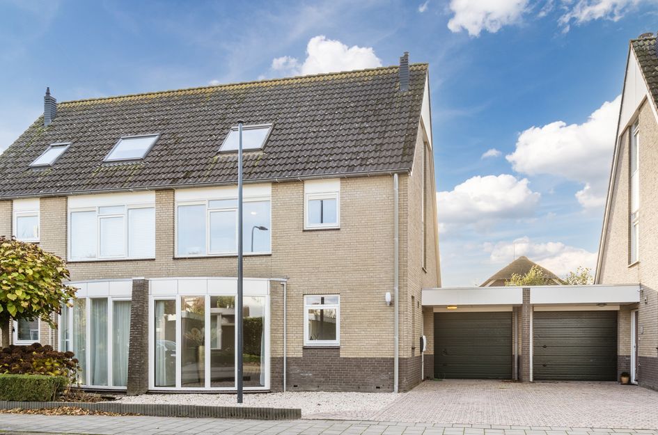 Burg. v. Dobben de Bruijnstraat 38