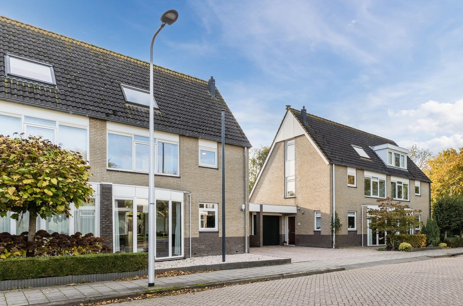 Burg. v. Dobben de Bruijnstraat 38