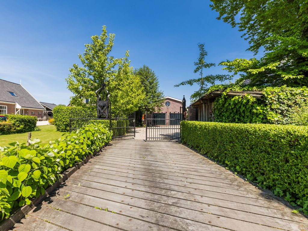 Noordeinde 77A, Aarlanderveen