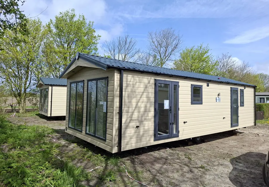 Kavel + nieuw chalet op camping 't Hoge Zand aan het Grevelingenmeer
