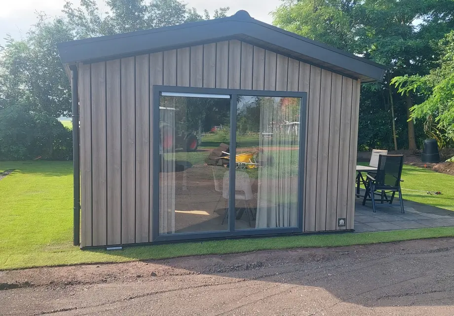 Kavel 9 + nieuw chalet met hottub op Zomers Buiten Oude Pekela