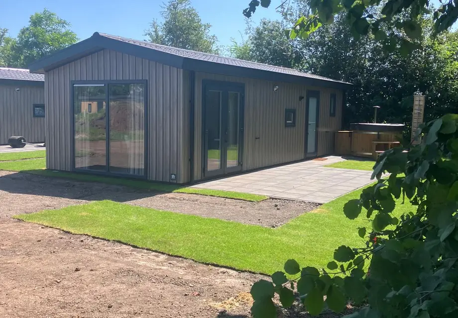 Kavel 9 + nieuw chalet met hottub op Zomers Buiten Oude Pekela