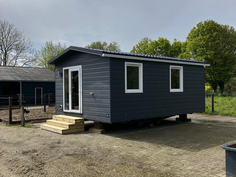 Tiny House Reina Chalets Lazy bij woonhuis