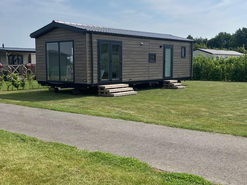 Reina Chalets Tenella camping 'de Lagewerf in Den Bommel