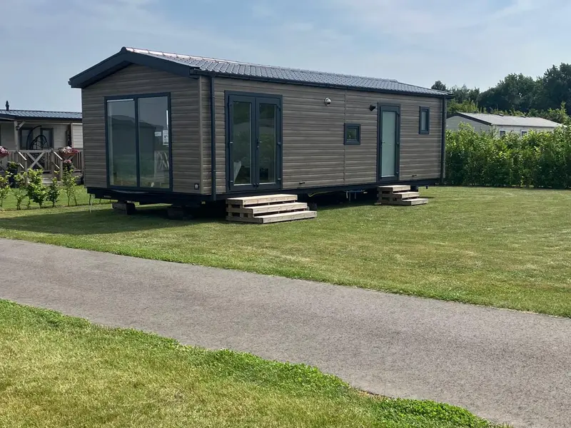 Reina Chalets Tenella camping 'de Lagewerf in Den Bommel