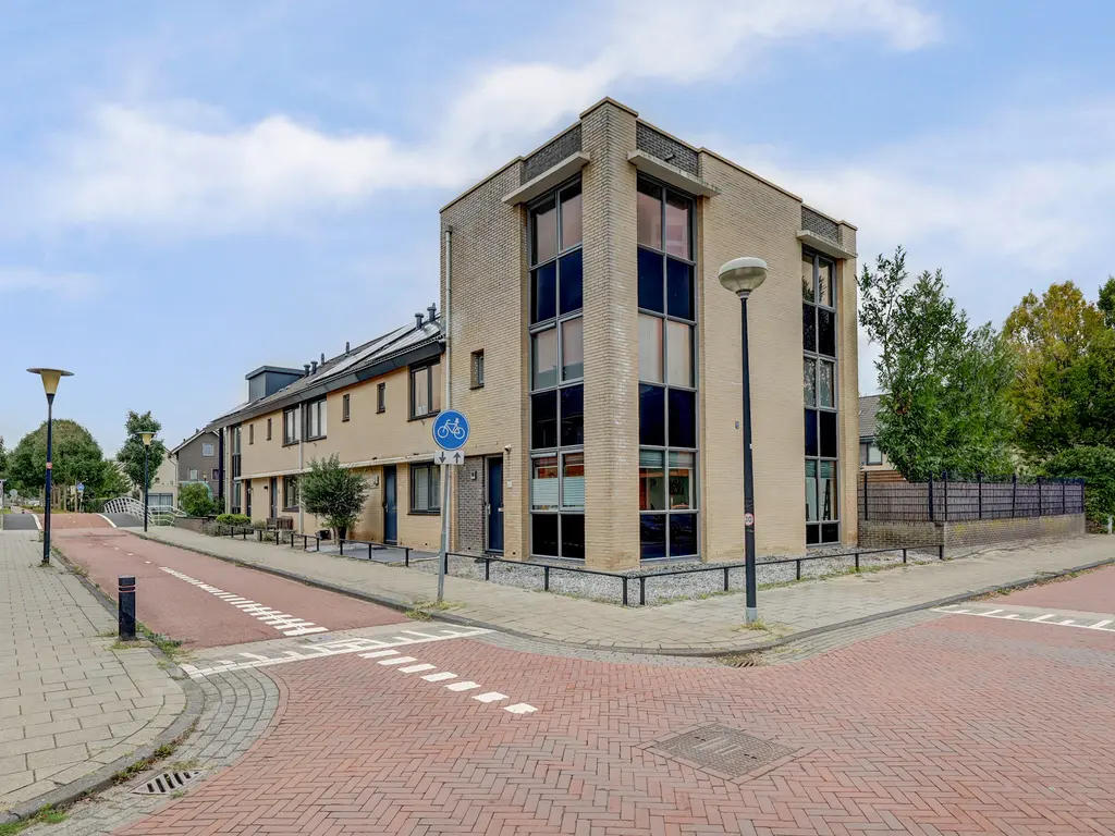 Leeuwenburg 40, BARENDRECHT