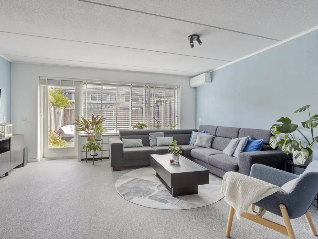 Van Doesburgveld 38, BARENDRECHT