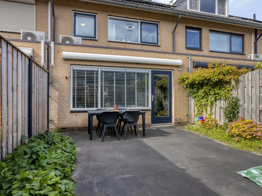 Van Doesburgveld 38, BARENDRECHT