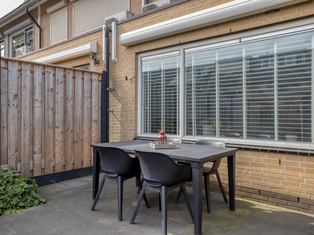 Van Doesburgveld 38, BARENDRECHT