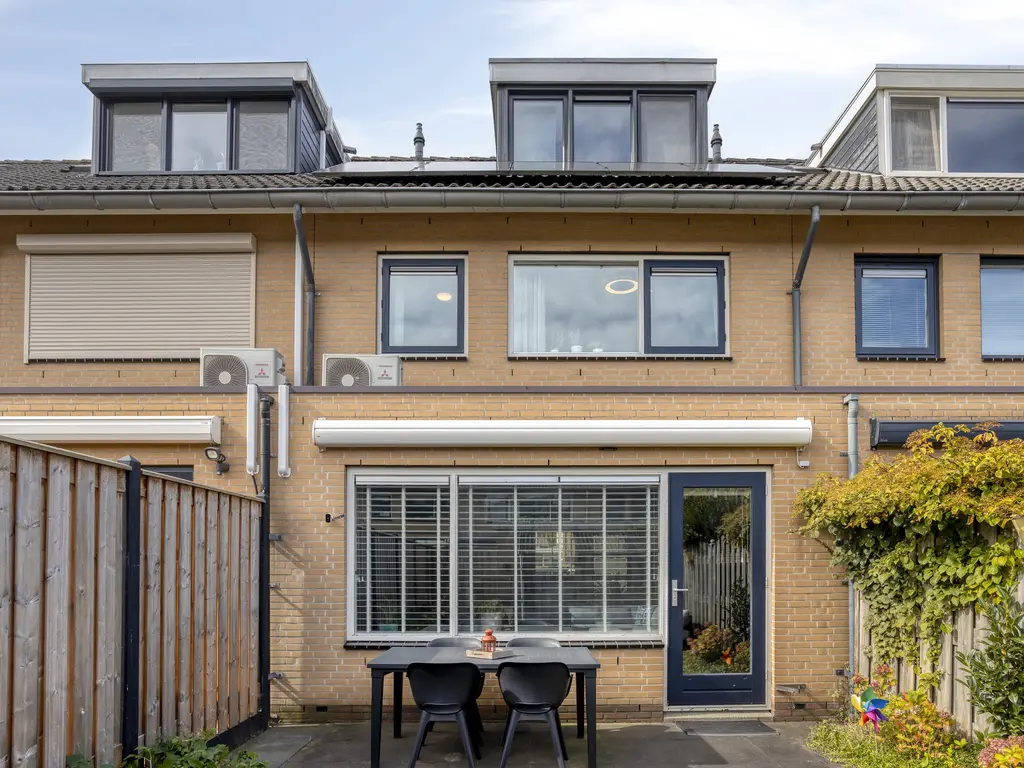 Van Doesburgveld 38, BARENDRECHT