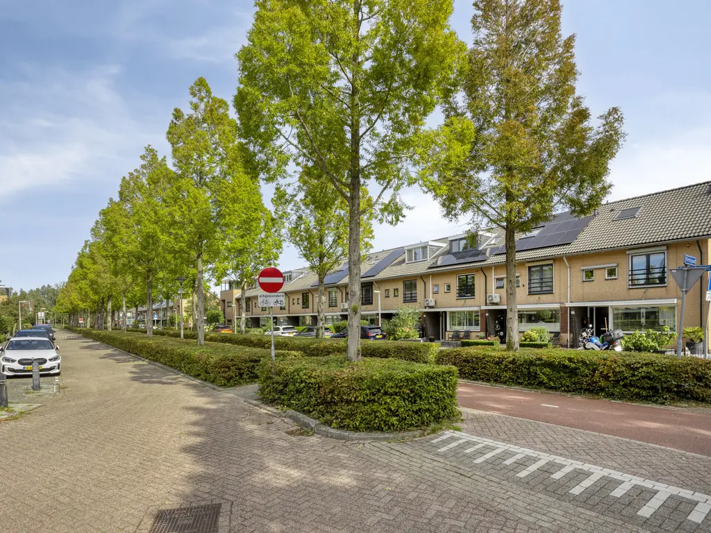 Van Doesburgveld 38, BARENDRECHT