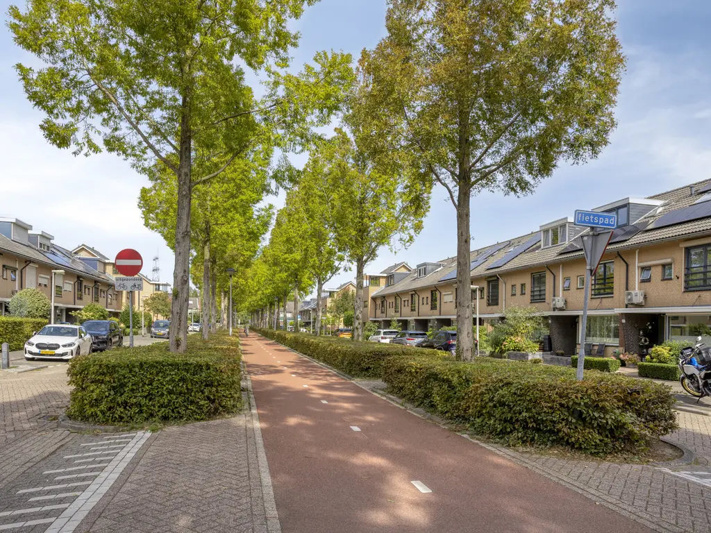 Van Doesburgveld 38, BARENDRECHT