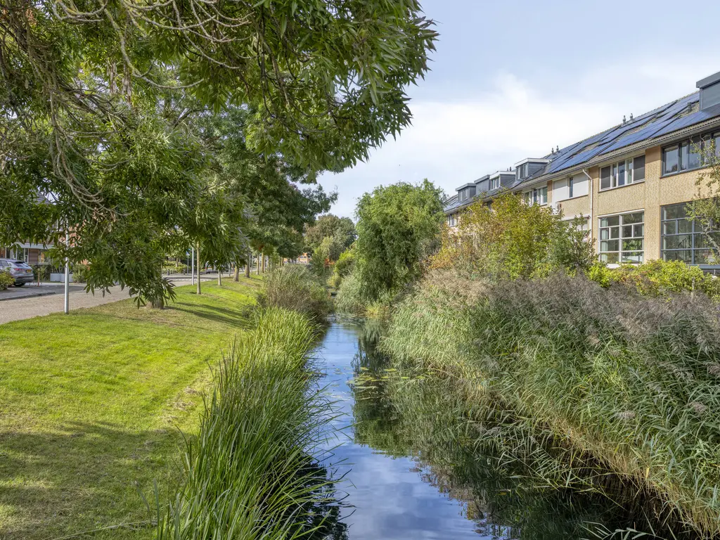 Van Doesburgveld 38, BARENDRECHT