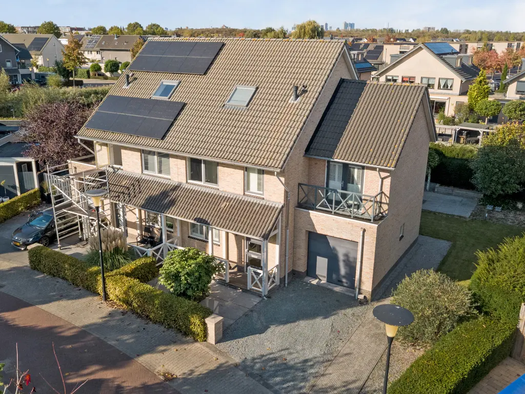 Cipreshout 12, BARENDRECHT