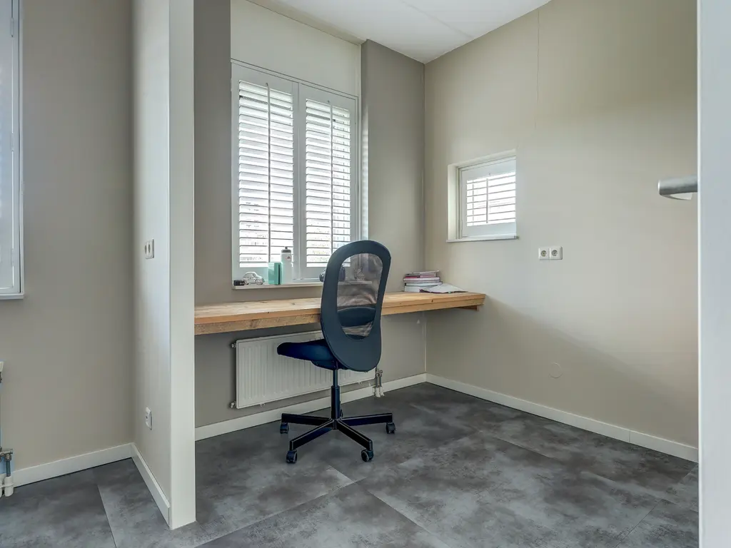 Cipreshout 12, BARENDRECHT