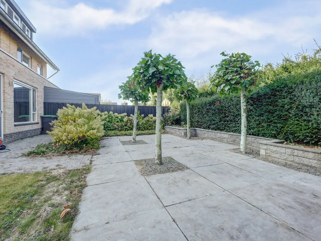 Cipreshout 12, BARENDRECHT