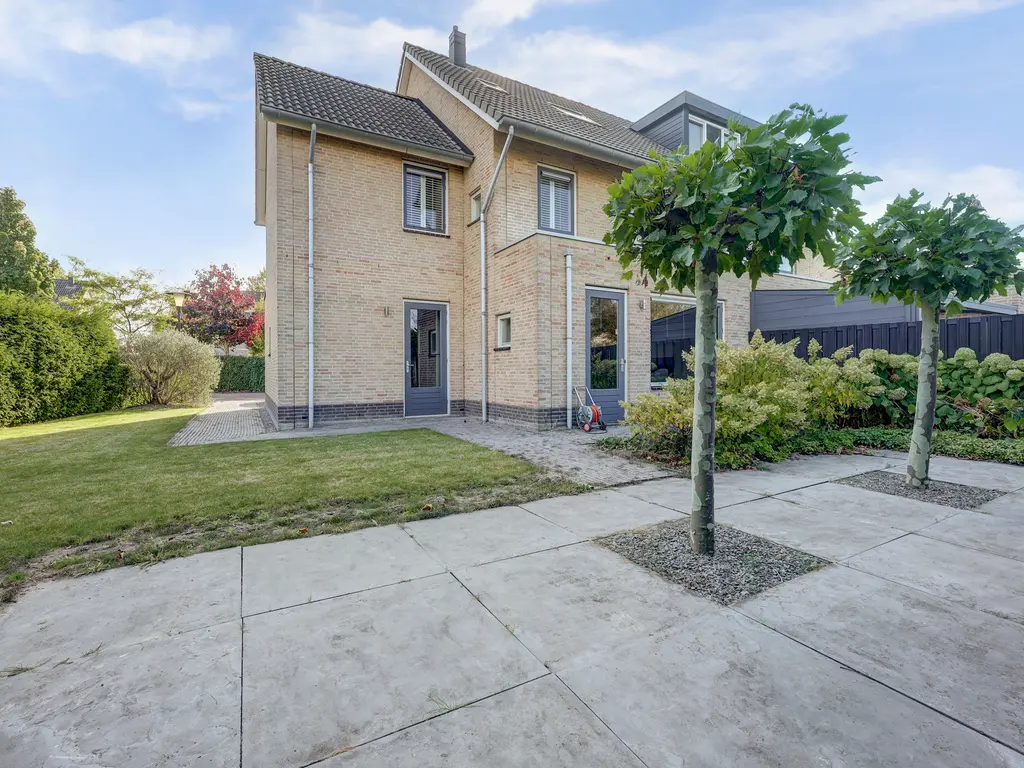 Cipreshout 12, BARENDRECHT