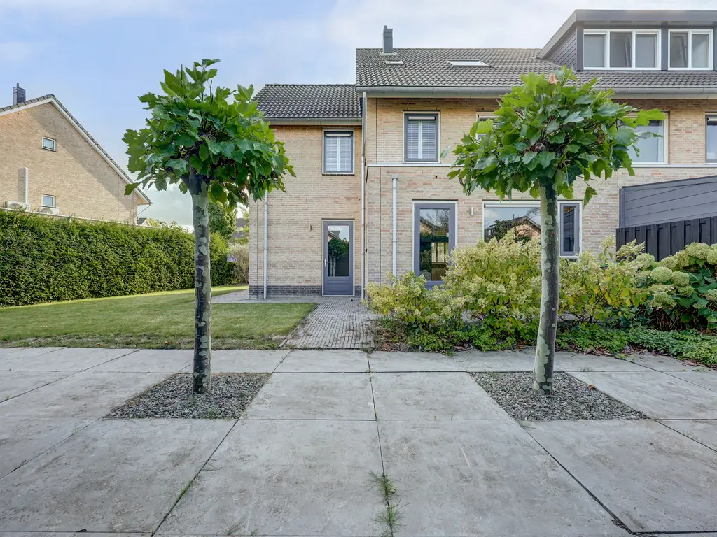 Cipreshout 12, BARENDRECHT