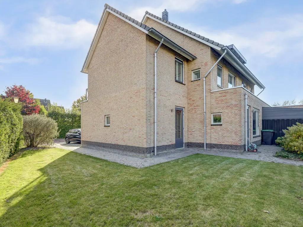 Cipreshout 12, BARENDRECHT