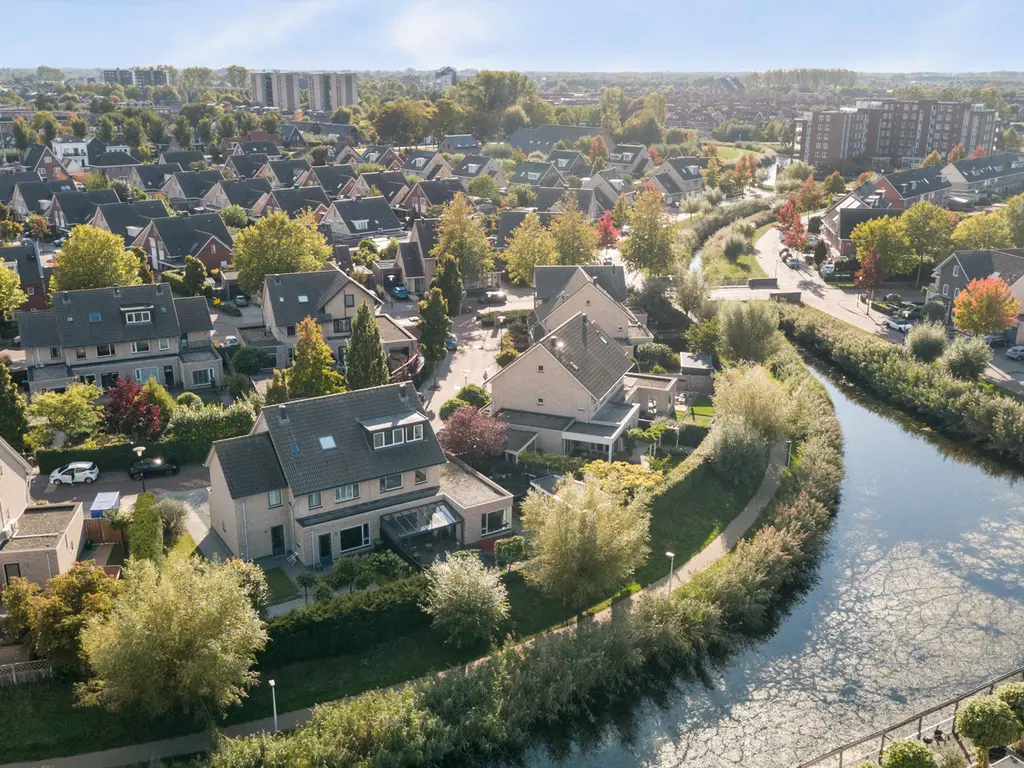 Cipreshout 12, BARENDRECHT