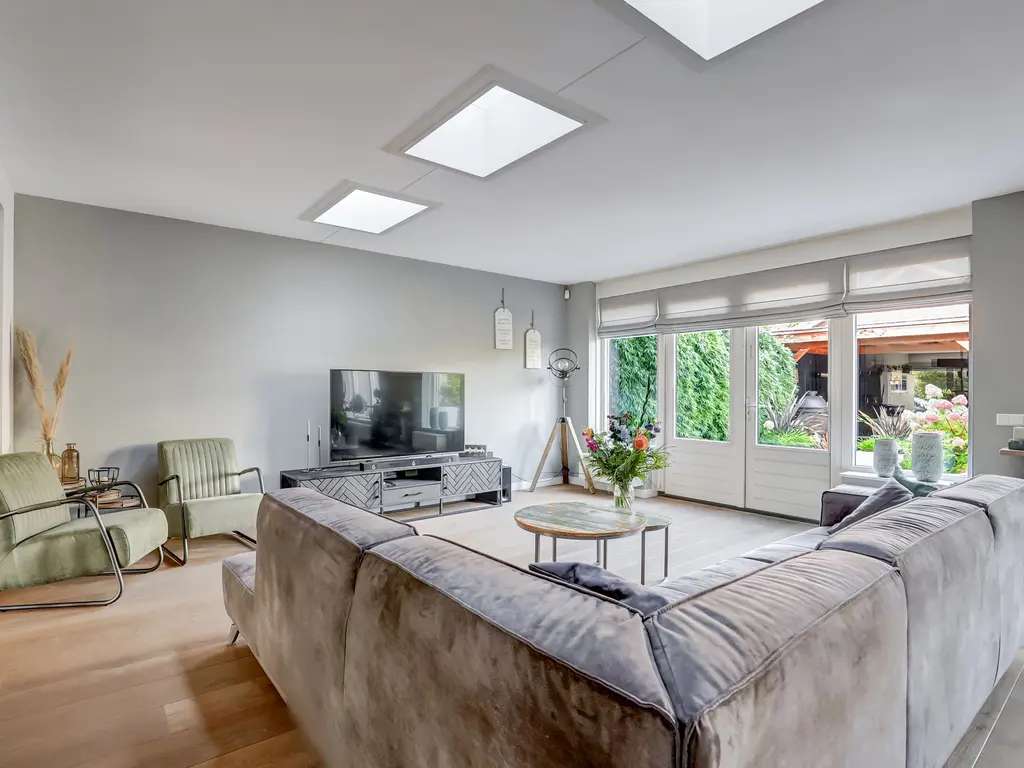 Van Huessenleede 8, BARENDRECHT