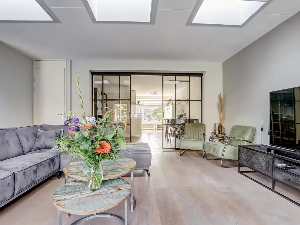 Van Huessenleede 8, BARENDRECHT