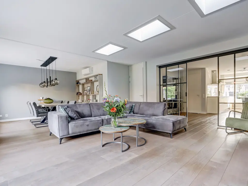 Van Huessenleede 8, BARENDRECHT