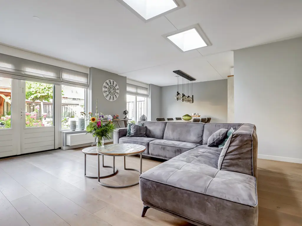 Van Huessenleede 8, BARENDRECHT