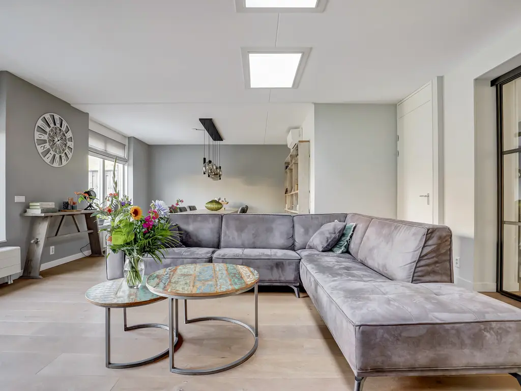 Van Huessenleede 8, BARENDRECHT