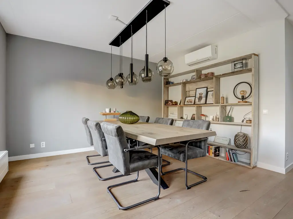 Van Huessenleede 8, BARENDRECHT