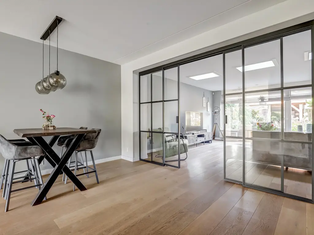 Van Huessenleede 8, BARENDRECHT