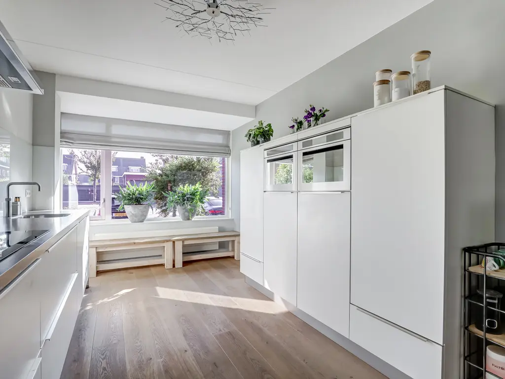 Van Huessenleede 8, BARENDRECHT