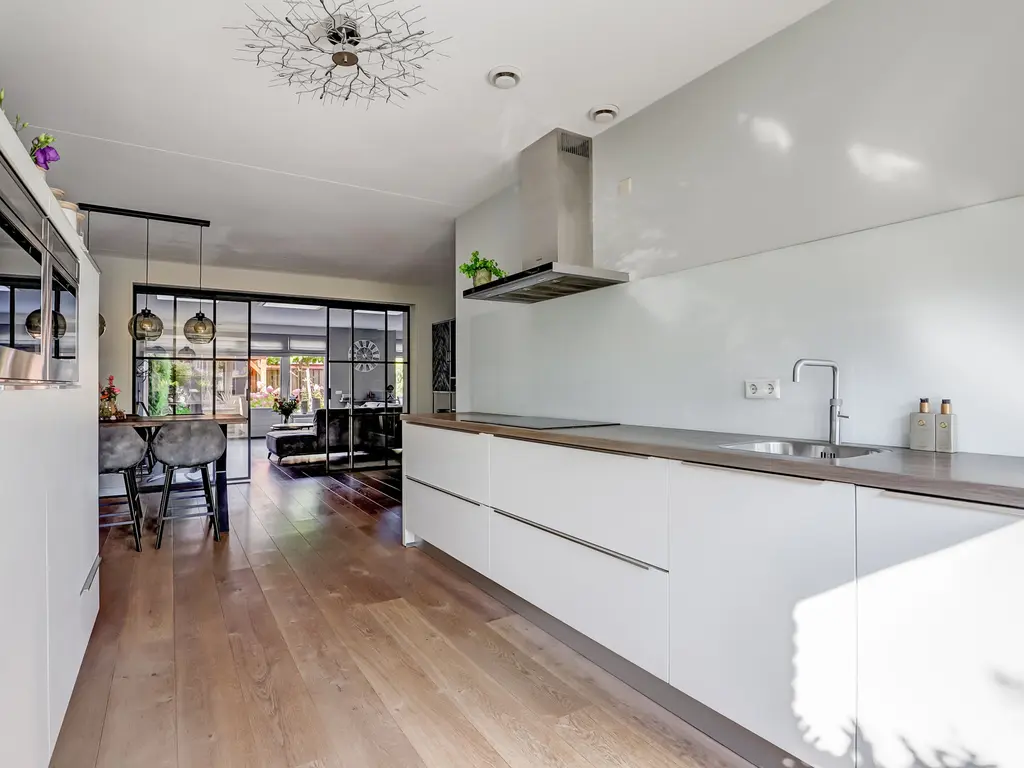 Van Huessenleede 8, BARENDRECHT