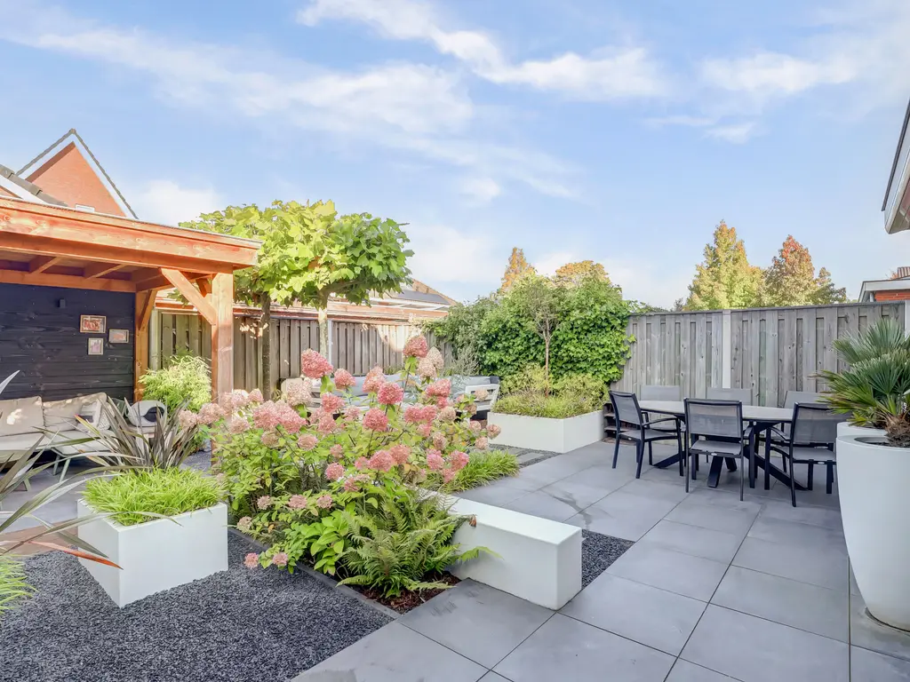 Van Huessenleede 8, BARENDRECHT