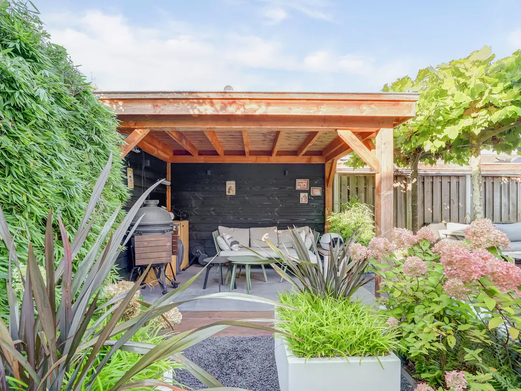 Van Huessenleede 8, BARENDRECHT