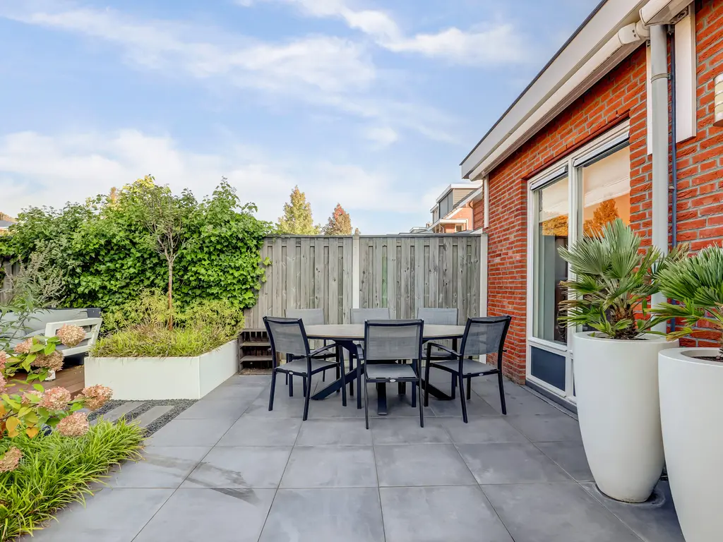 Van Huessenleede 8, BARENDRECHT