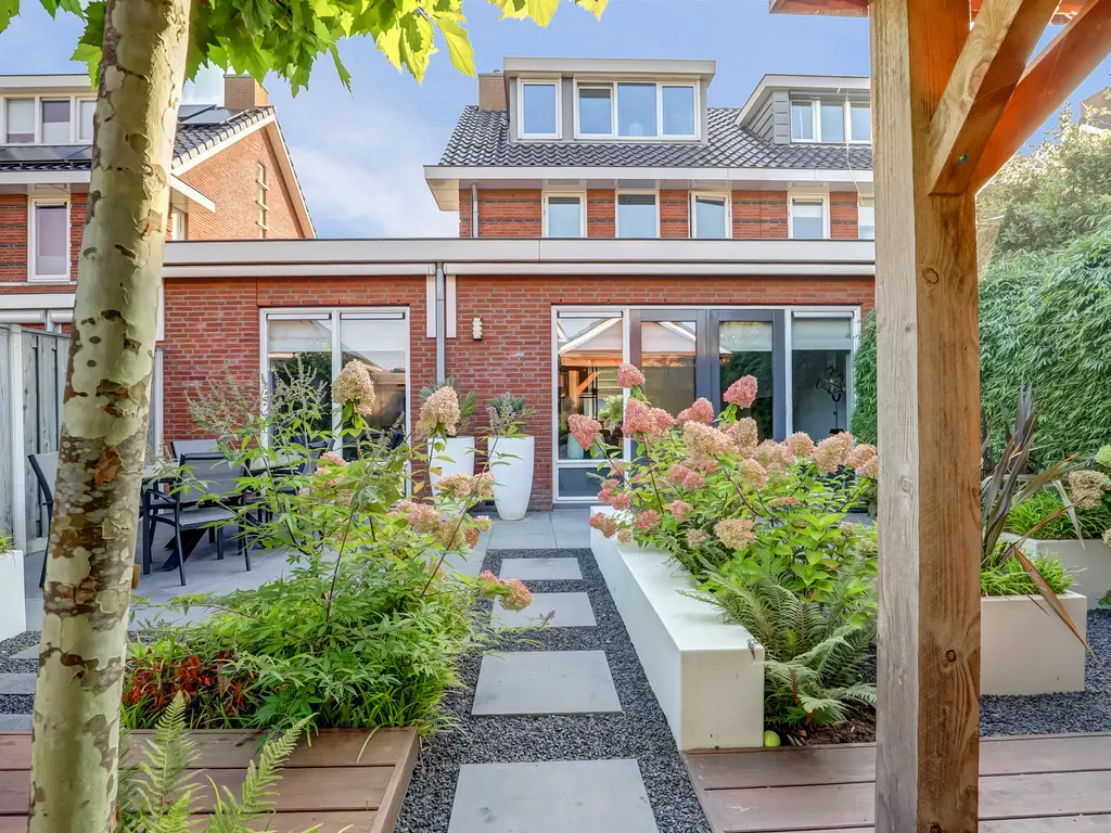 Van Huessenleede 8, BARENDRECHT