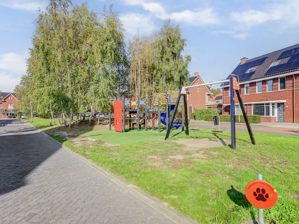 Van Huessenleede 8, BARENDRECHT