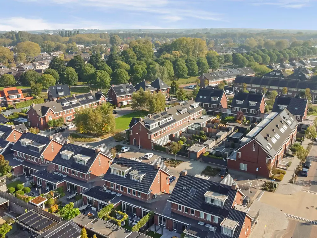 Van Huessenleede 8, BARENDRECHT