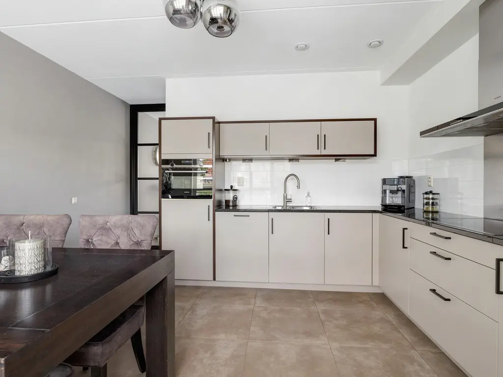 Taxushout 12, BARENDRECHT