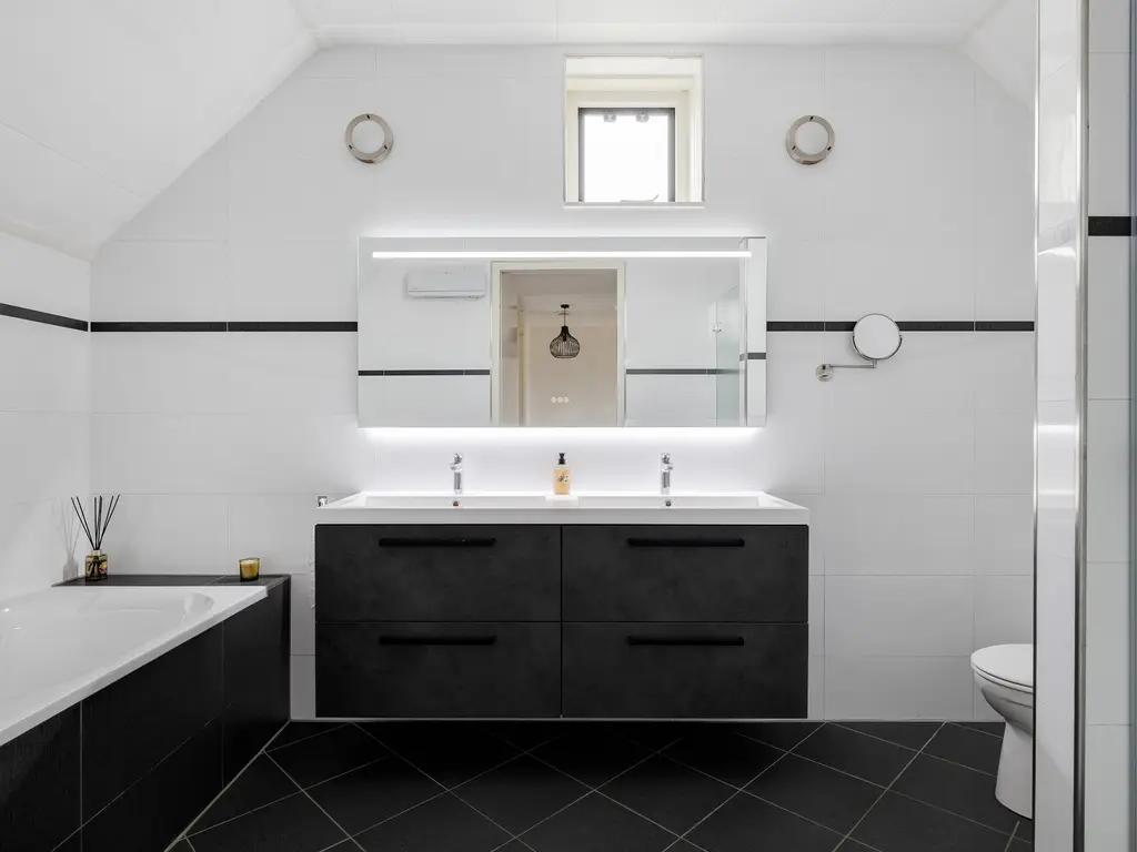 Taxushout 12, BARENDRECHT