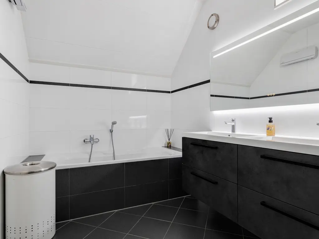 Taxushout 12, BARENDRECHT